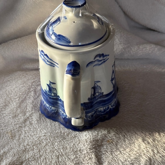 Andrea by Sadek Blue & White Clipper Ship Teapot - Picture 5 of 6
